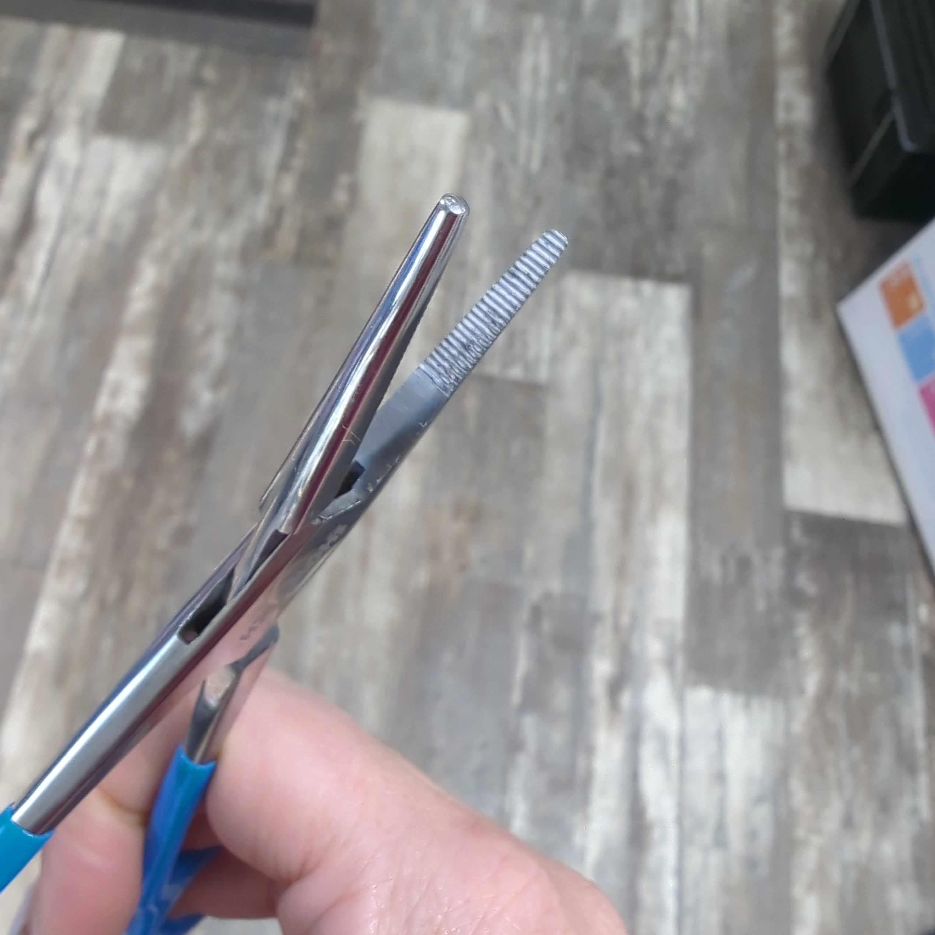 Show Tech Comfort Ear Forceps