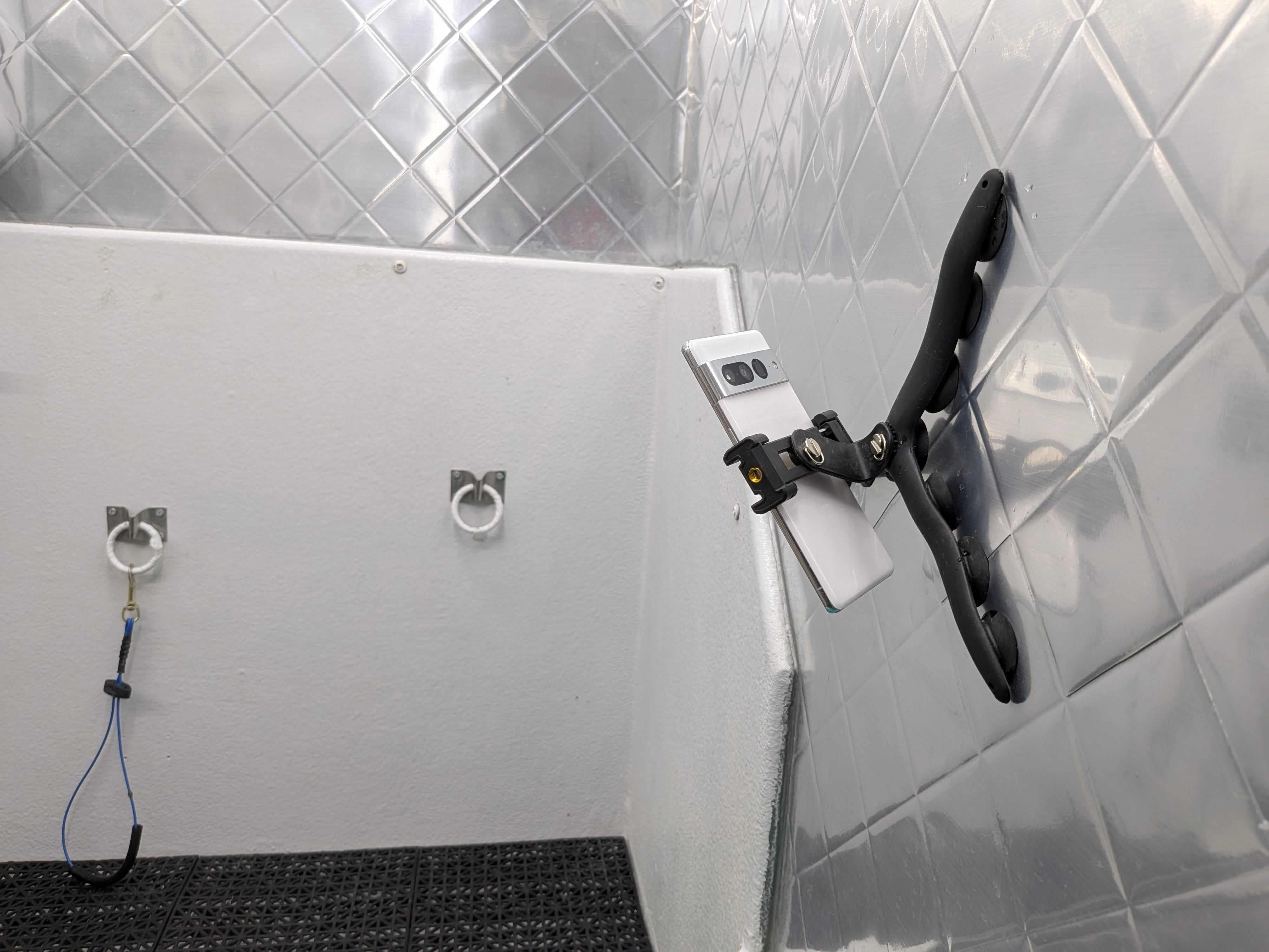 Tenikle PRO Tripod Grip for phone/tablet