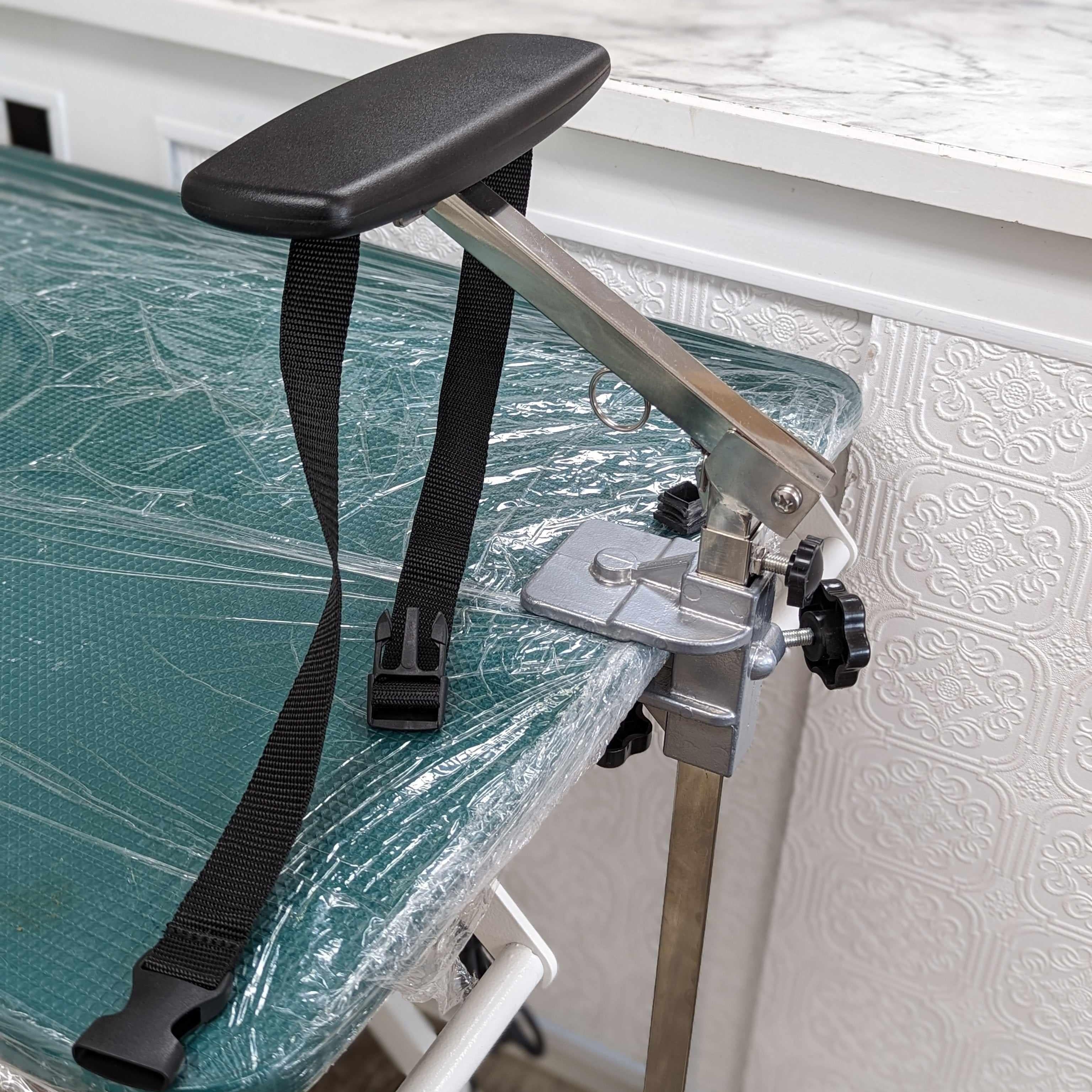 Chin & Butt rest grooming arm