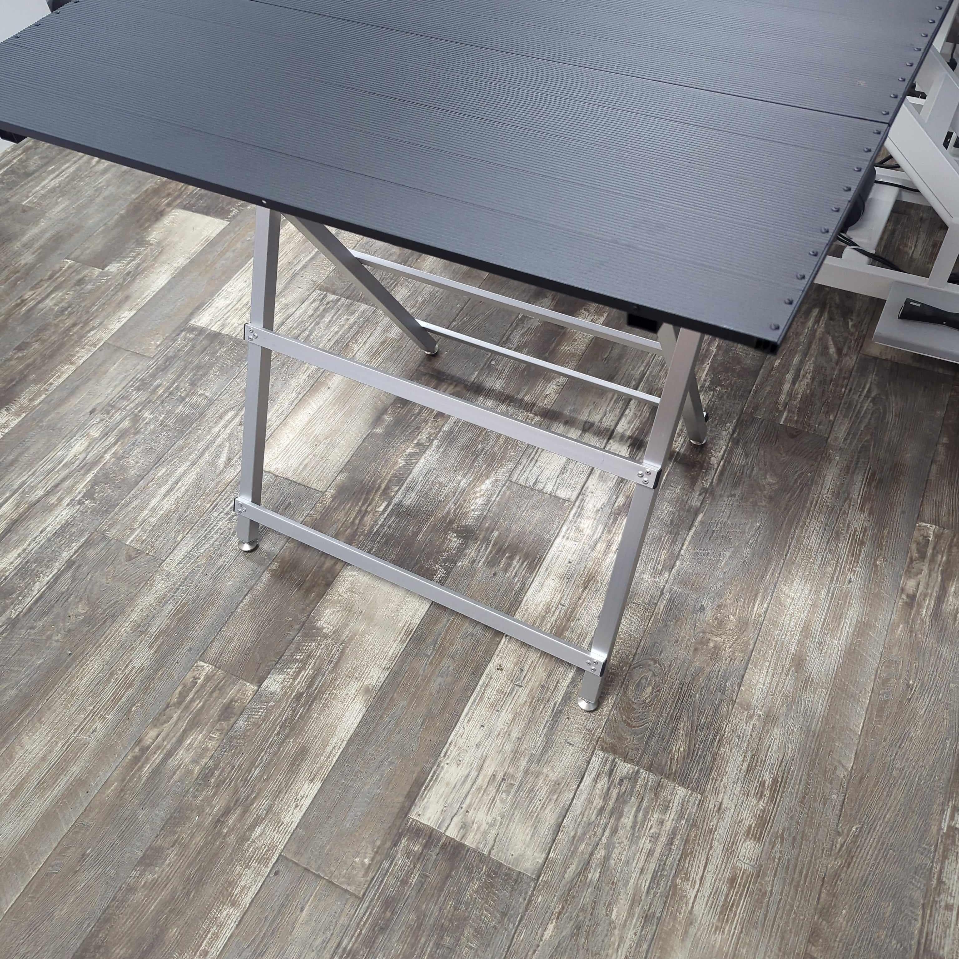 Ultra-Light Ringside Table