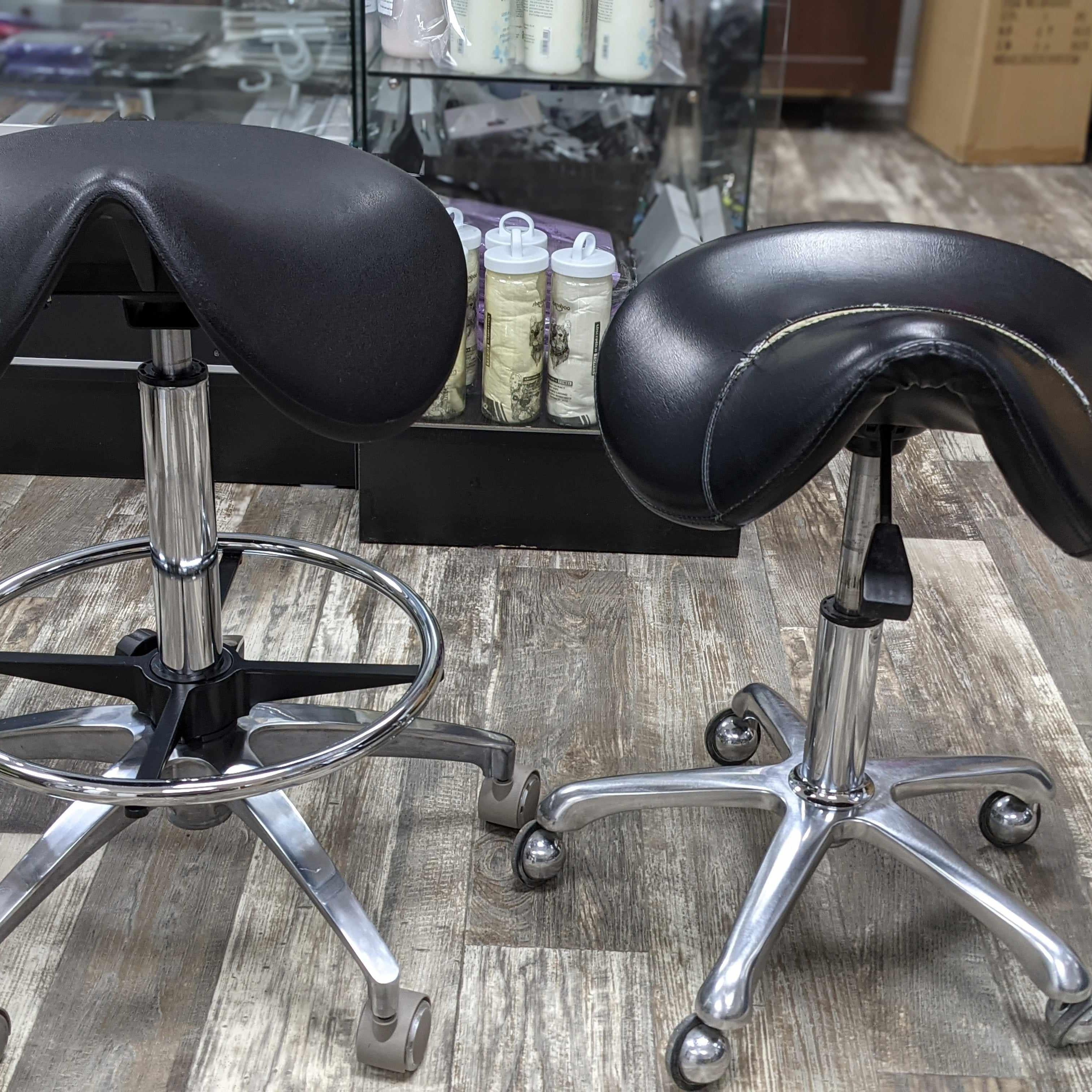 Saddle Grooming Stool