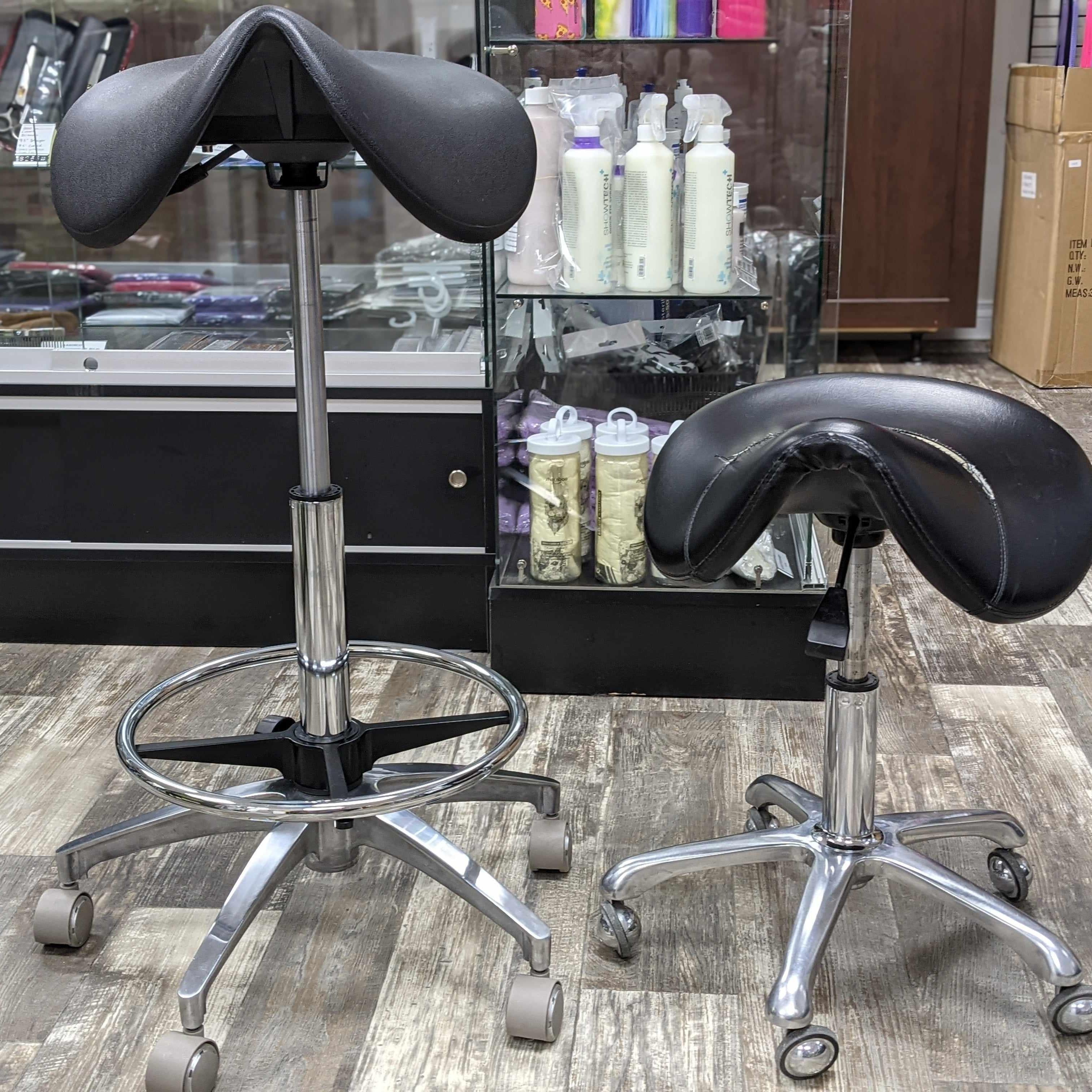 Saddle Grooming Stool