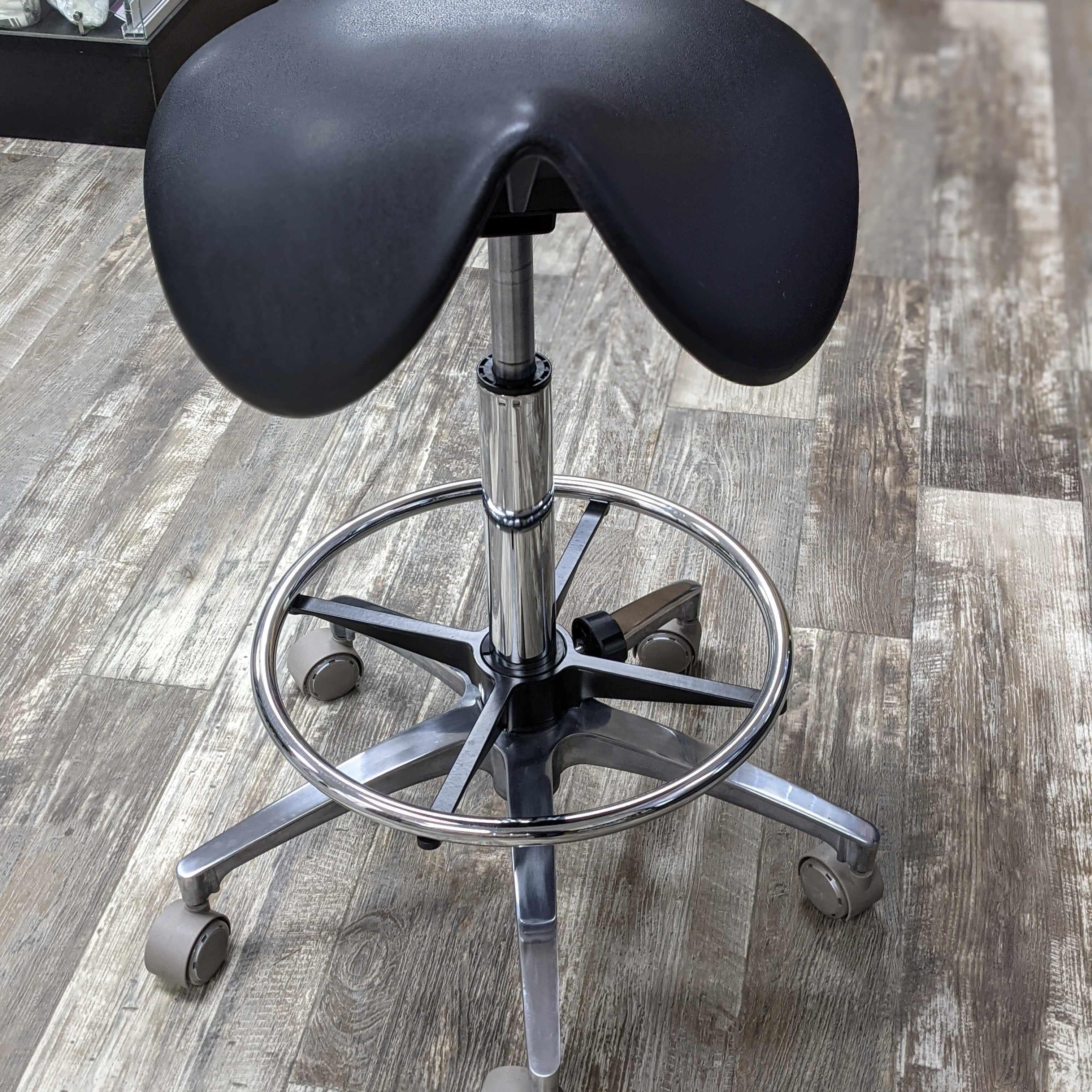 Saddle Grooming Stool