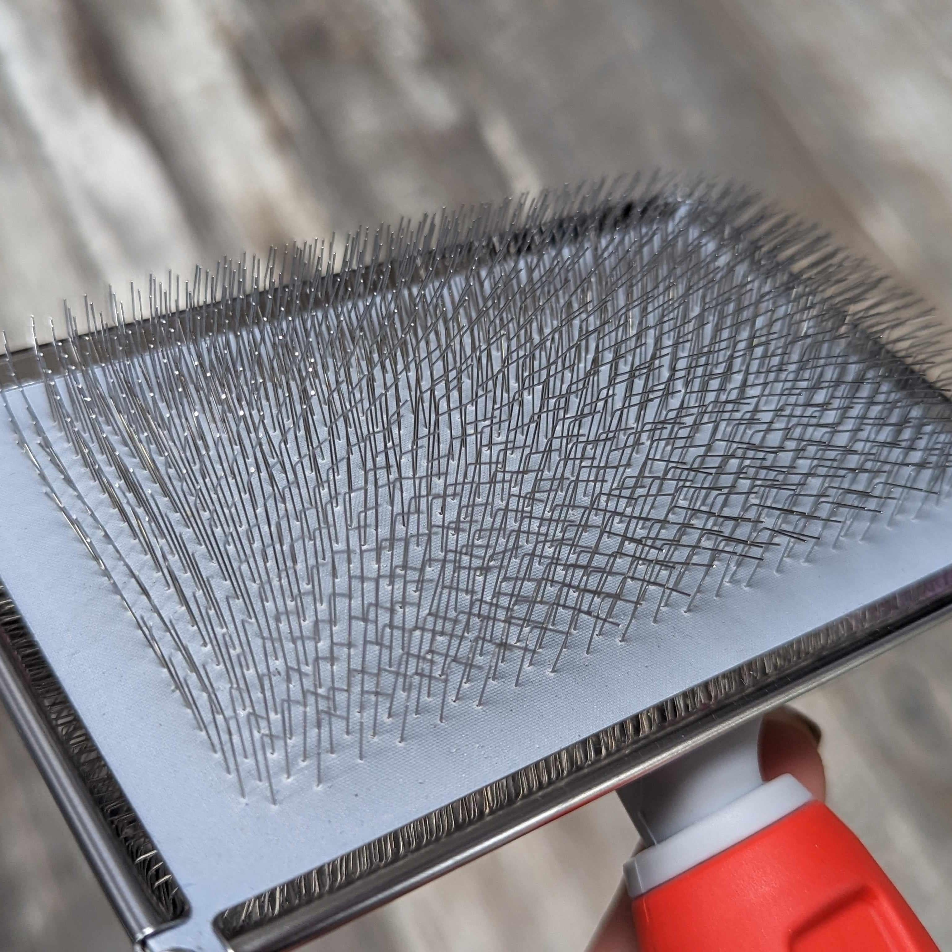 KISS Fluffing slicker brush