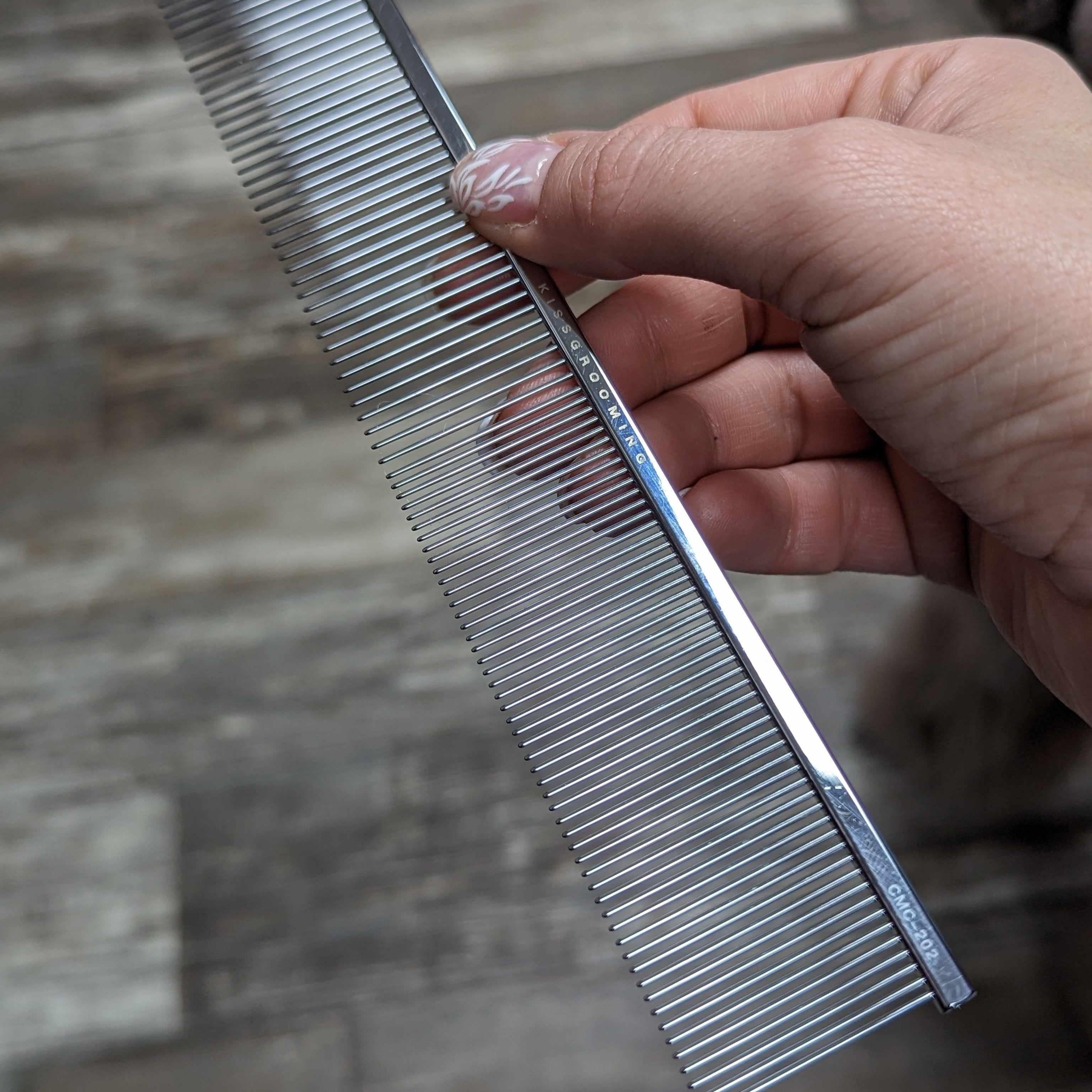 KISS scissoring Comb