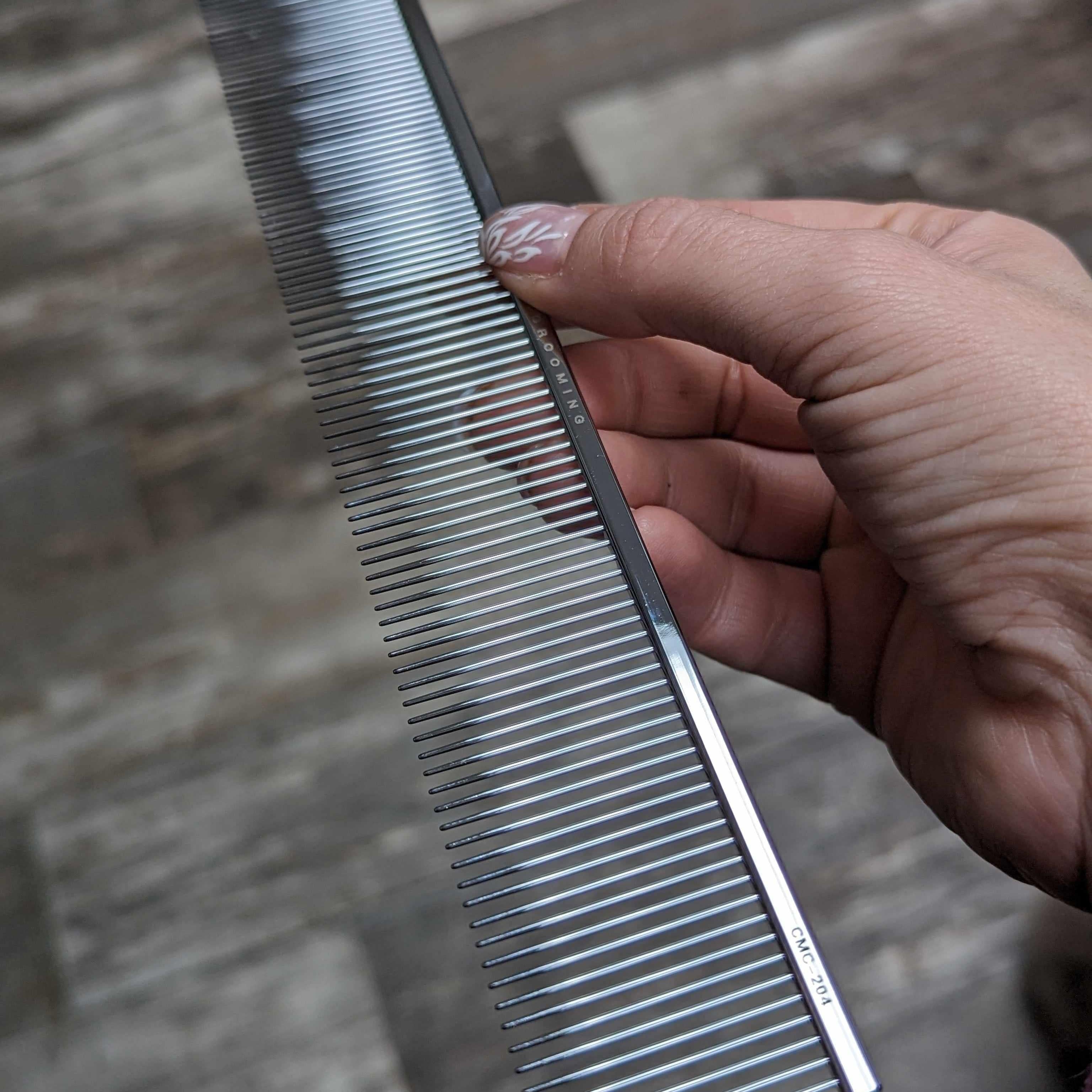 KISS scissoring Comb