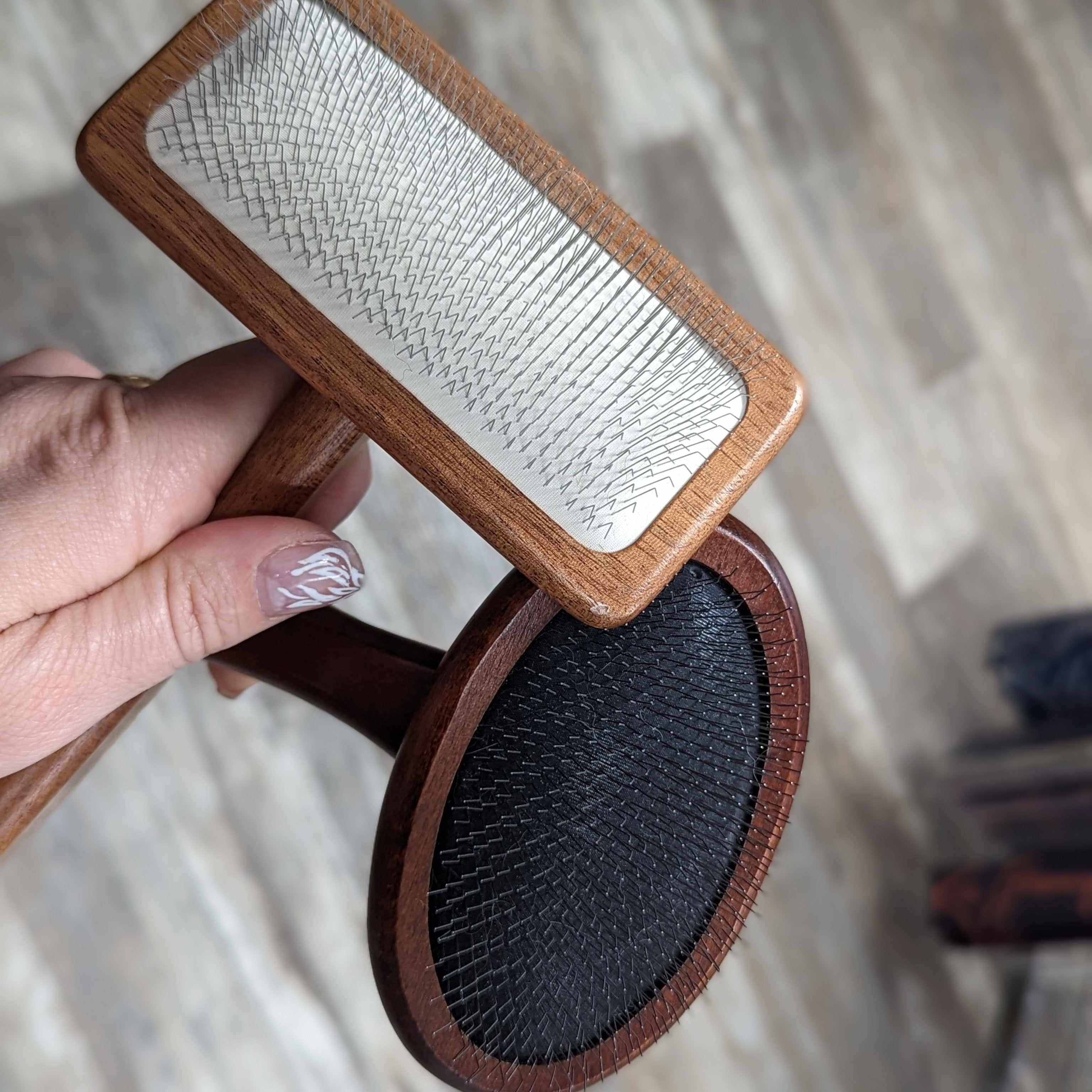 KISS Luxury Wooden slicker brush