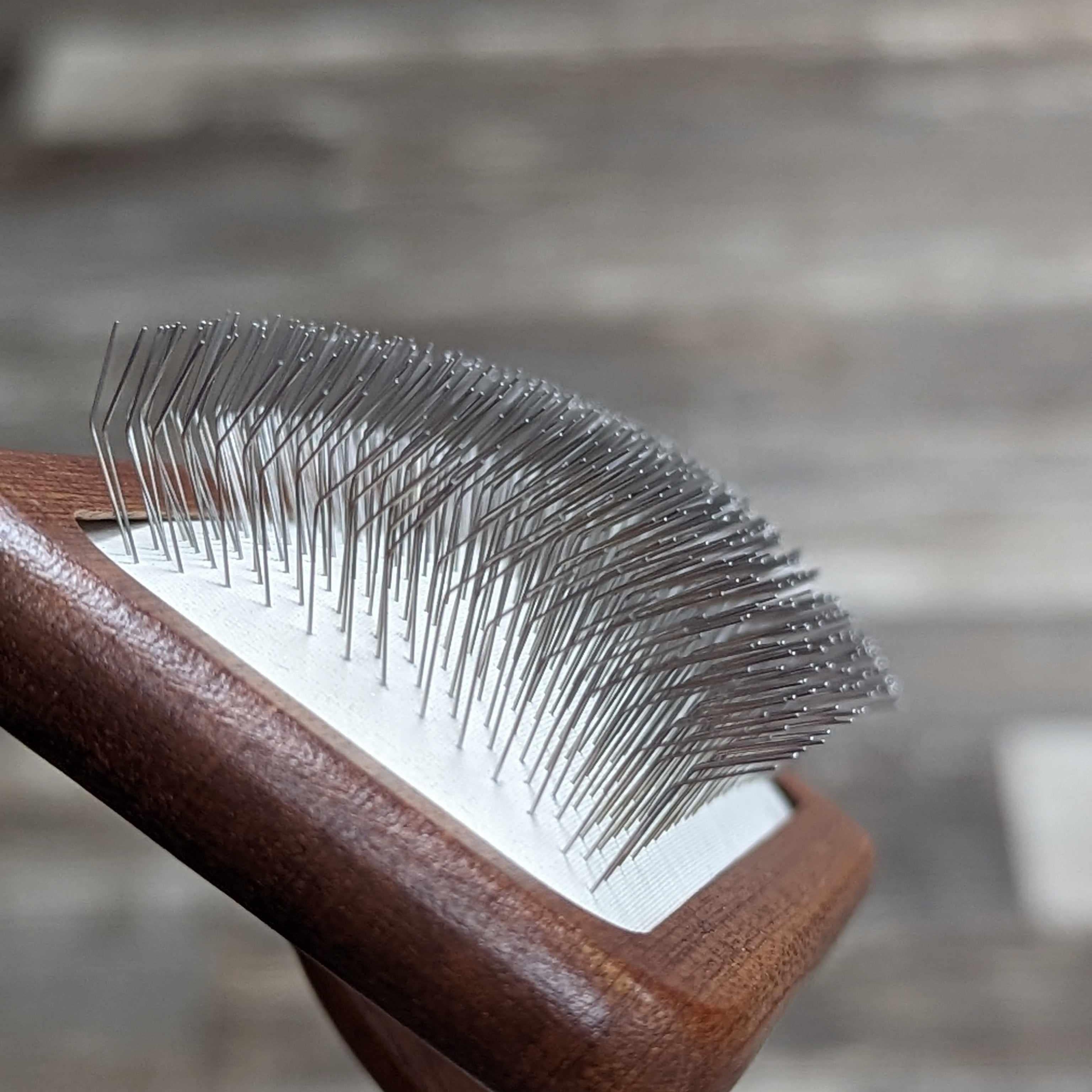 KISS Luxury Wooden slicker brush