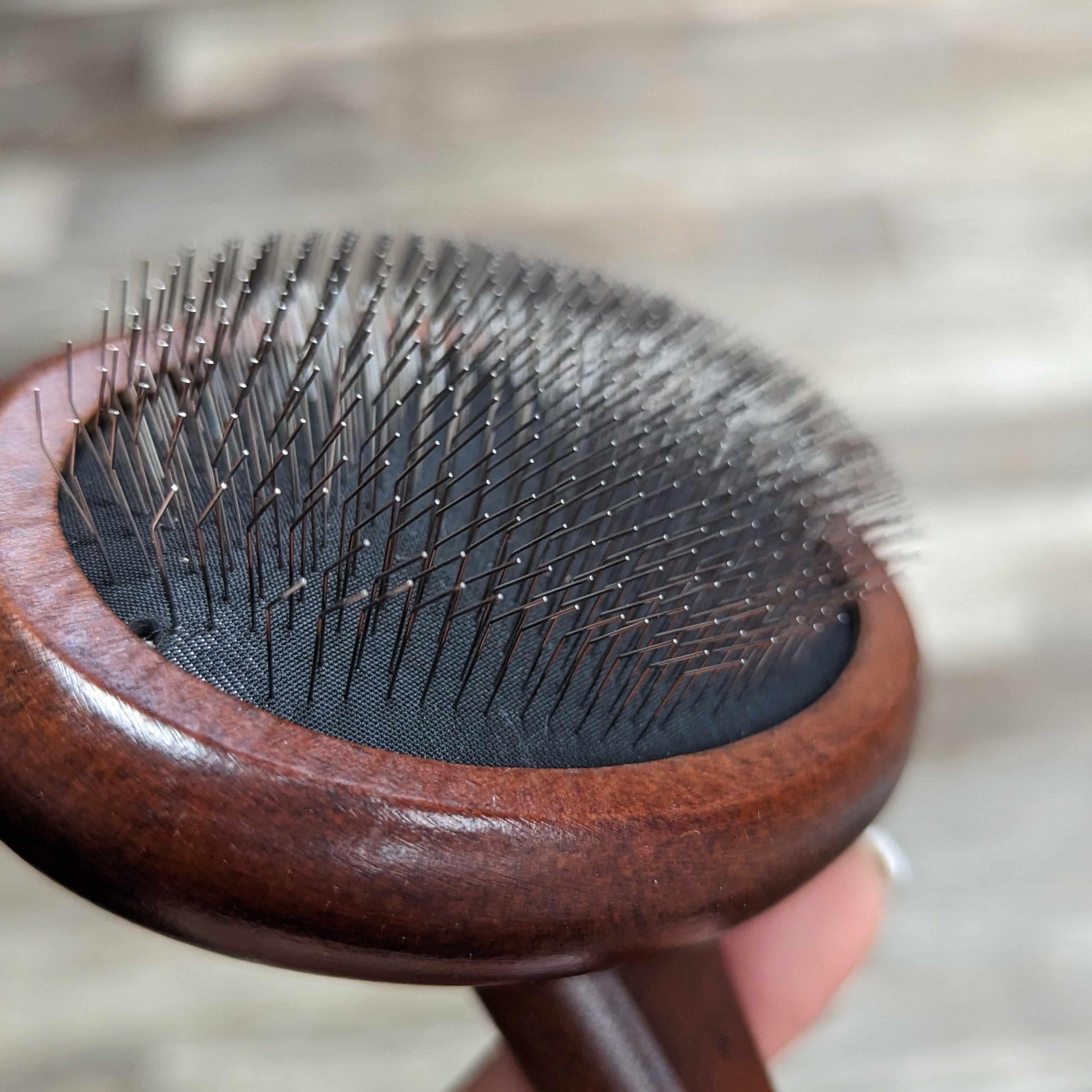 KISS Luxury Wooden slicker brush