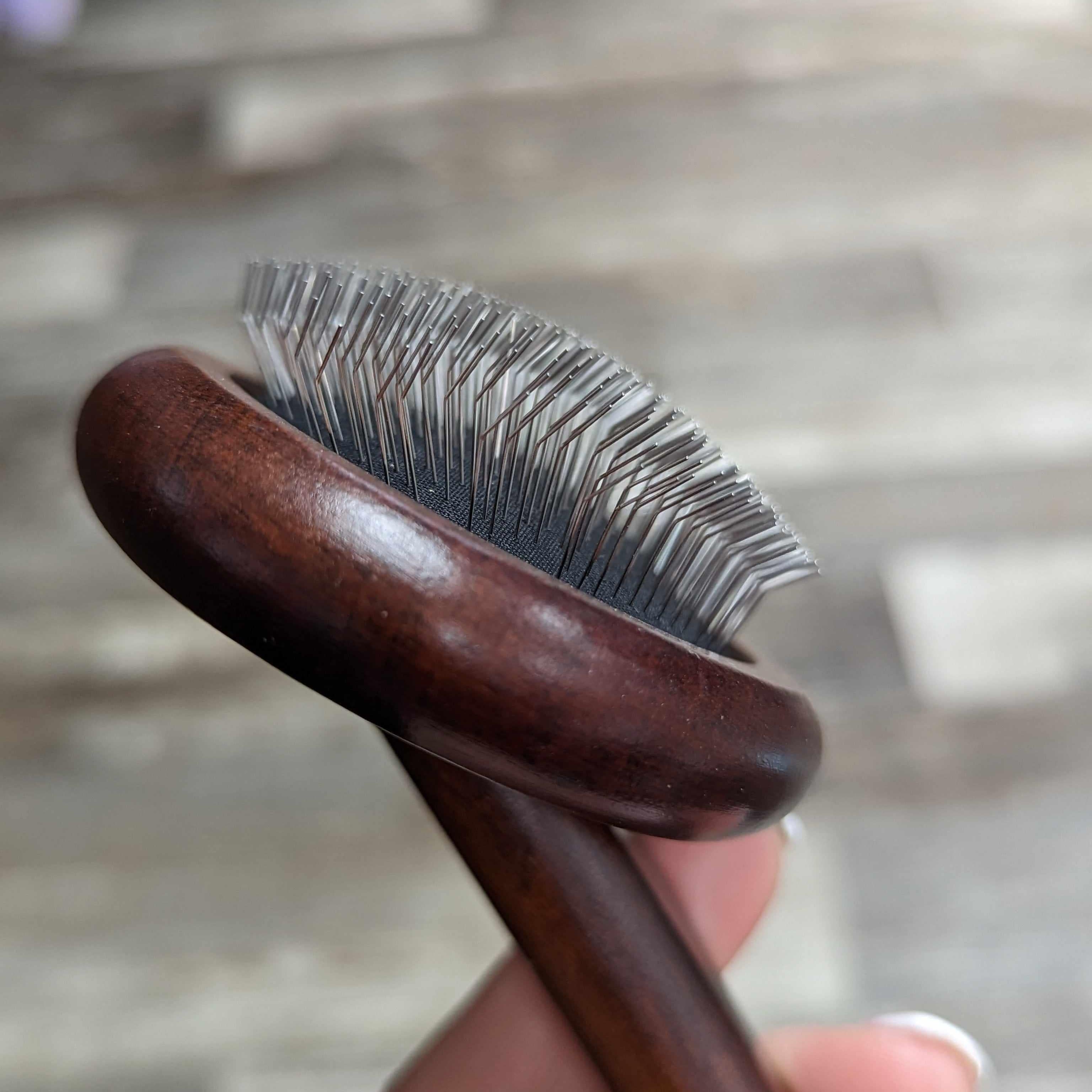 KISS Luxury Wooden slicker brush