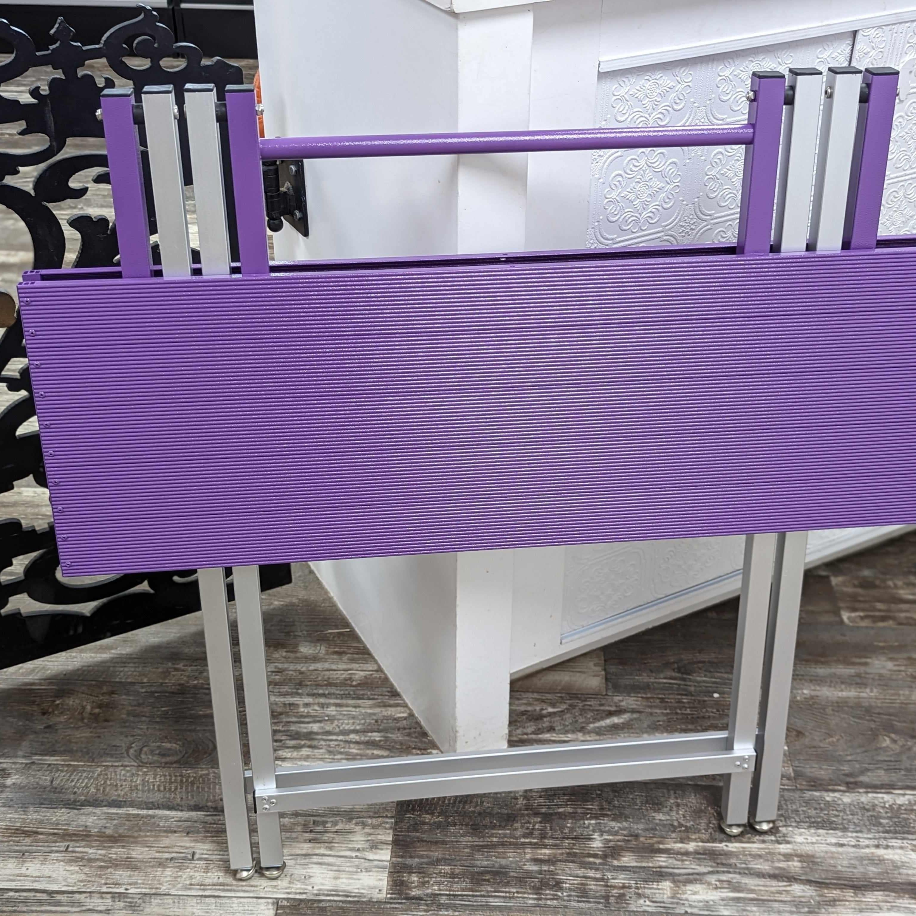 Ultra-Light Ringside Table