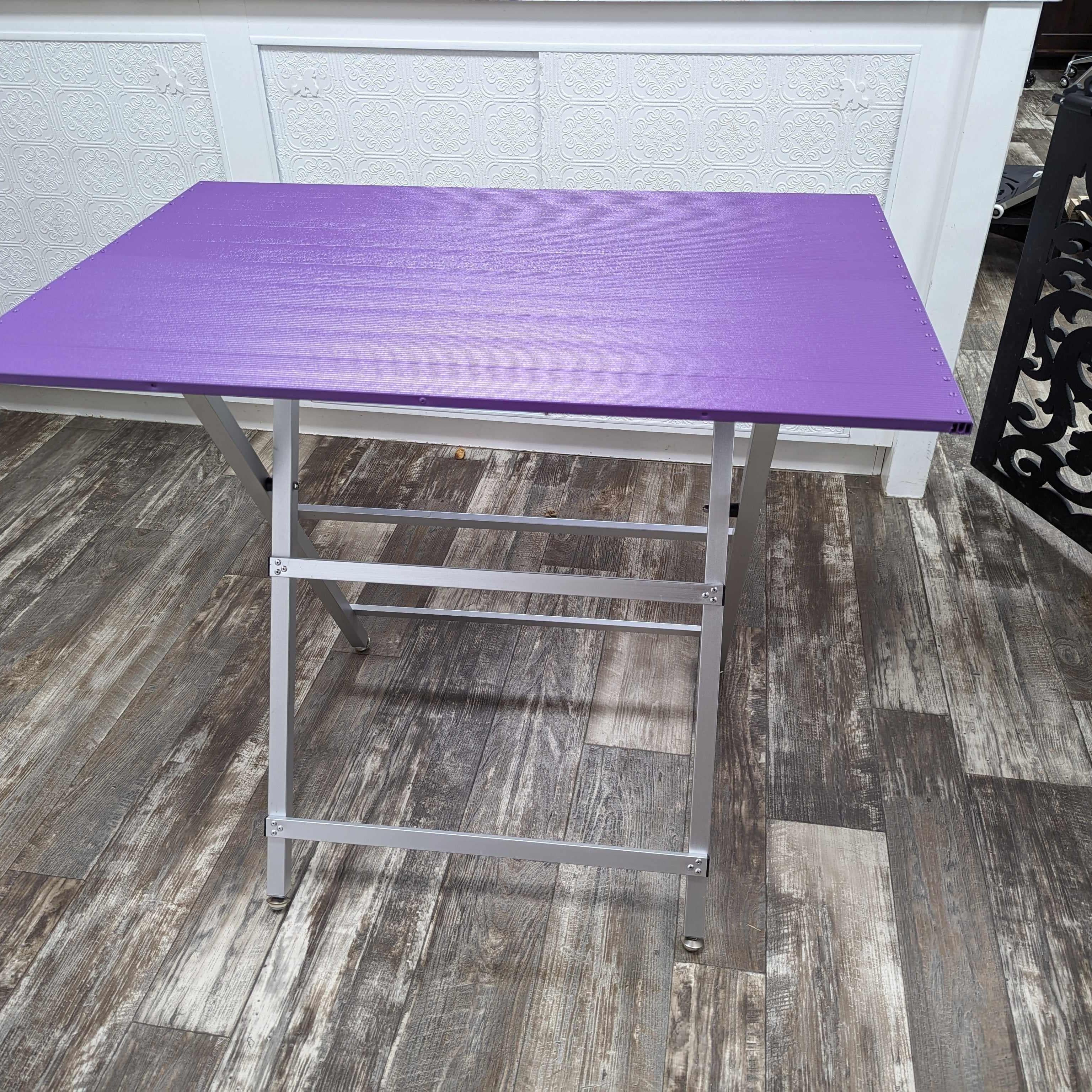 Ultra-Light Ringside Table