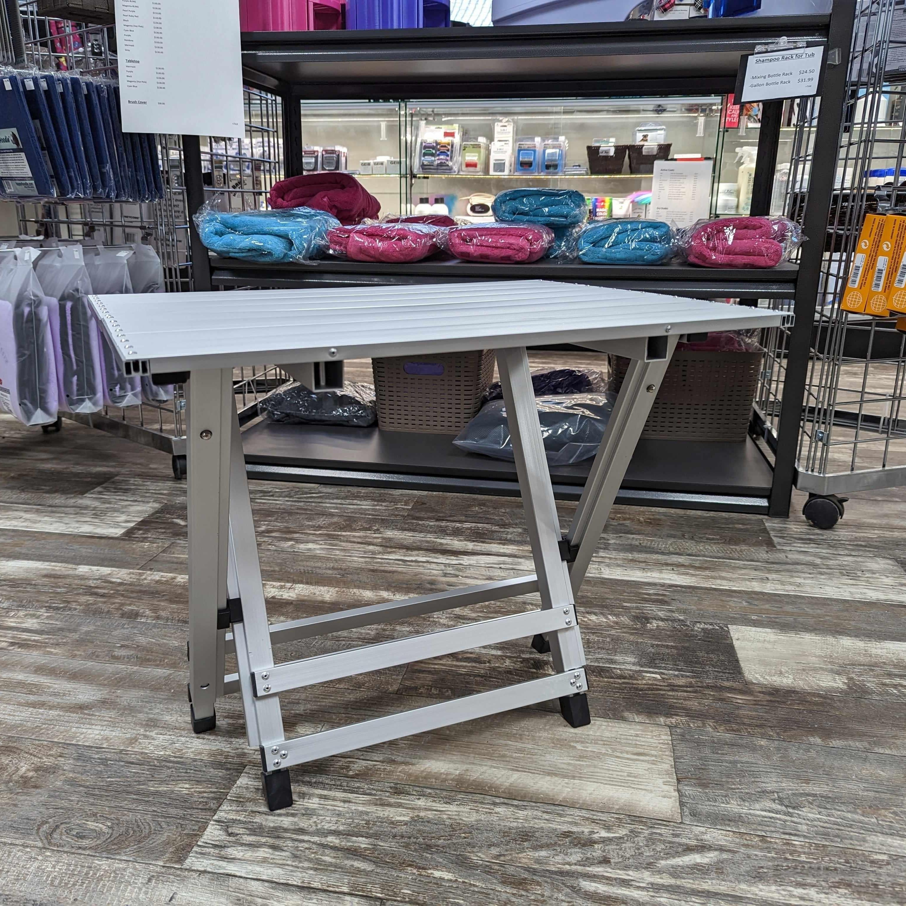 Ultra-Light Ringside Table